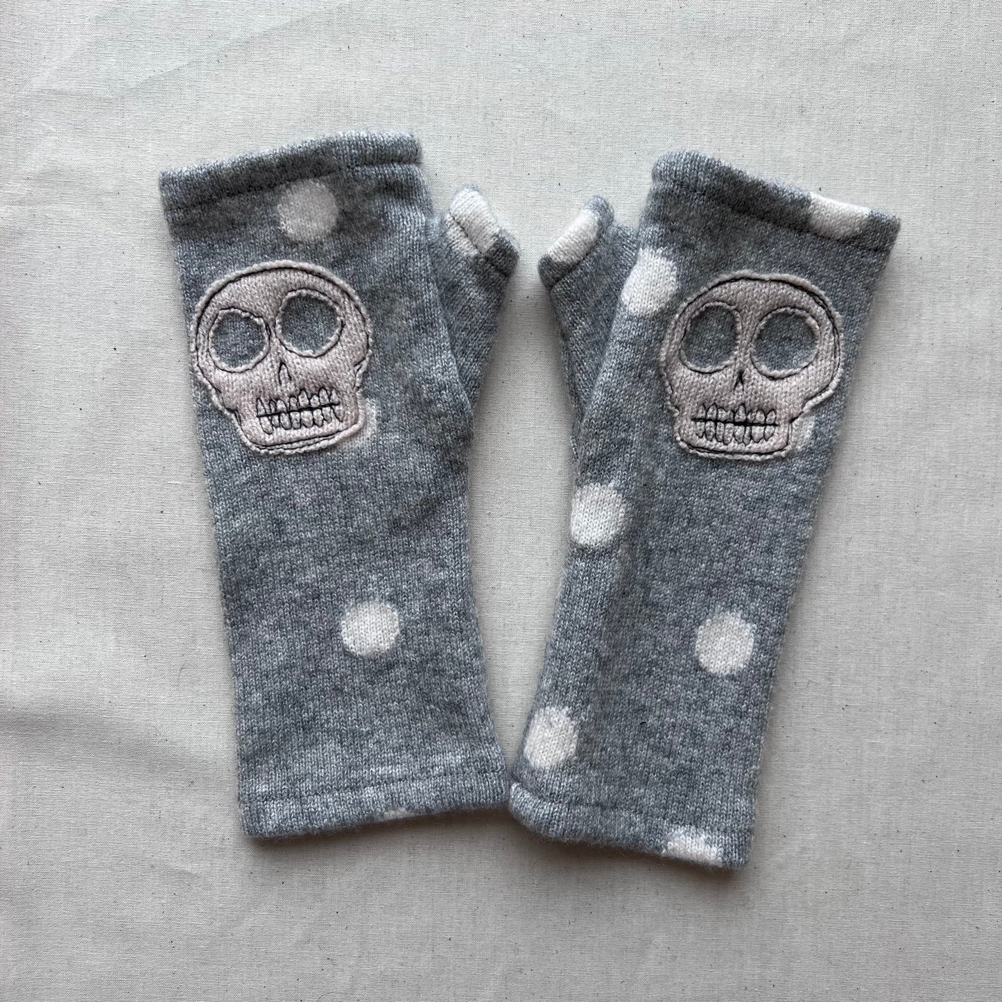 Fingerless Cashmere Gloves "Skull"