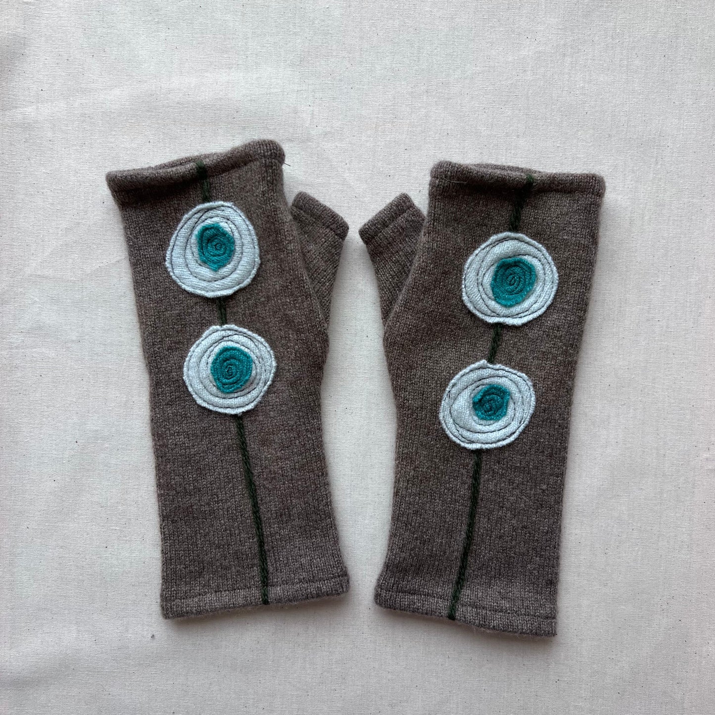 Fingerless Cashmere Gloves "Blooming Roses"