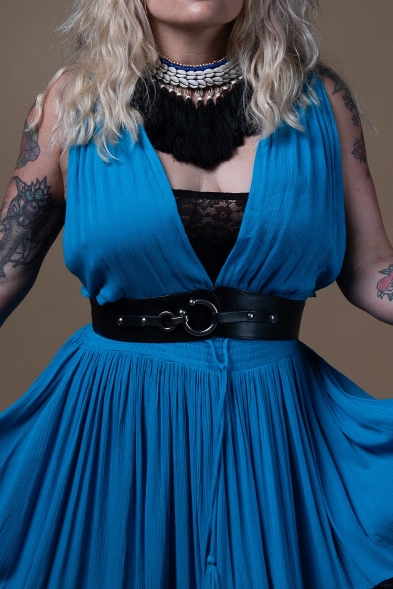 HORSESHOE BUCKLE BELT - BLACK